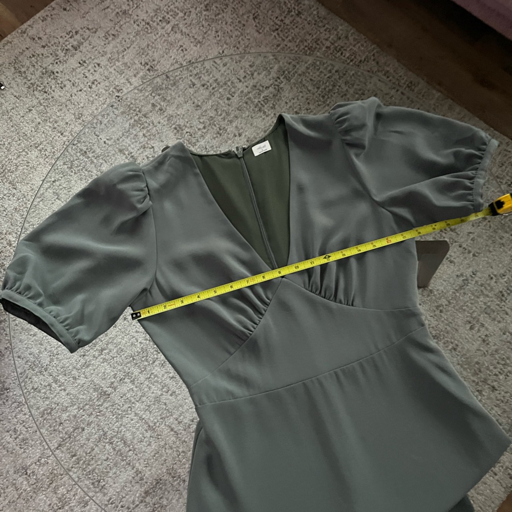 Aritzia Wilfred
(Re)Twill™ Calliope Olive Midi Dress Sz 8 - Picture 11 of 16